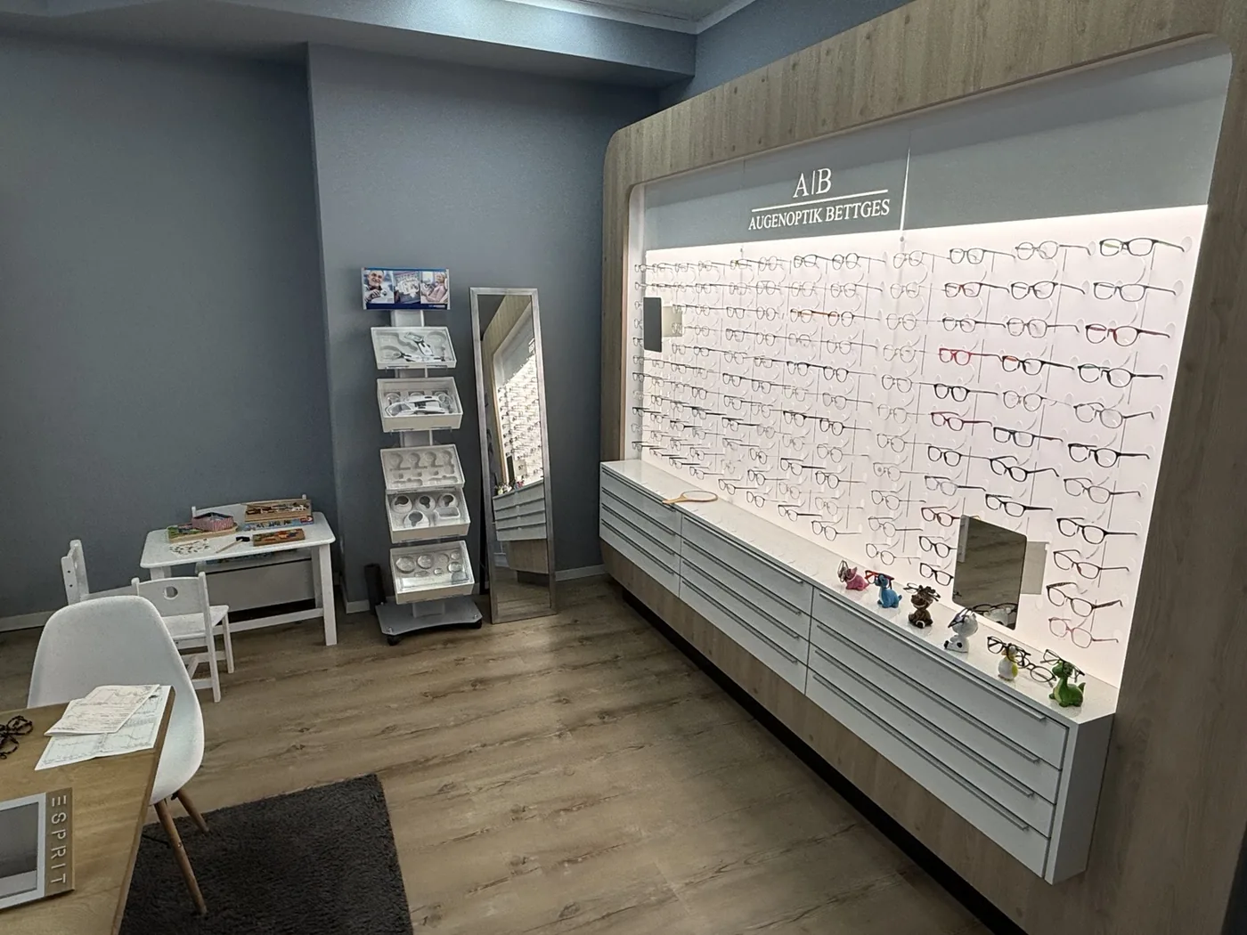 Große Brillenauswahl bei AB Augenoptik & Hörakustik Bettges in Moers