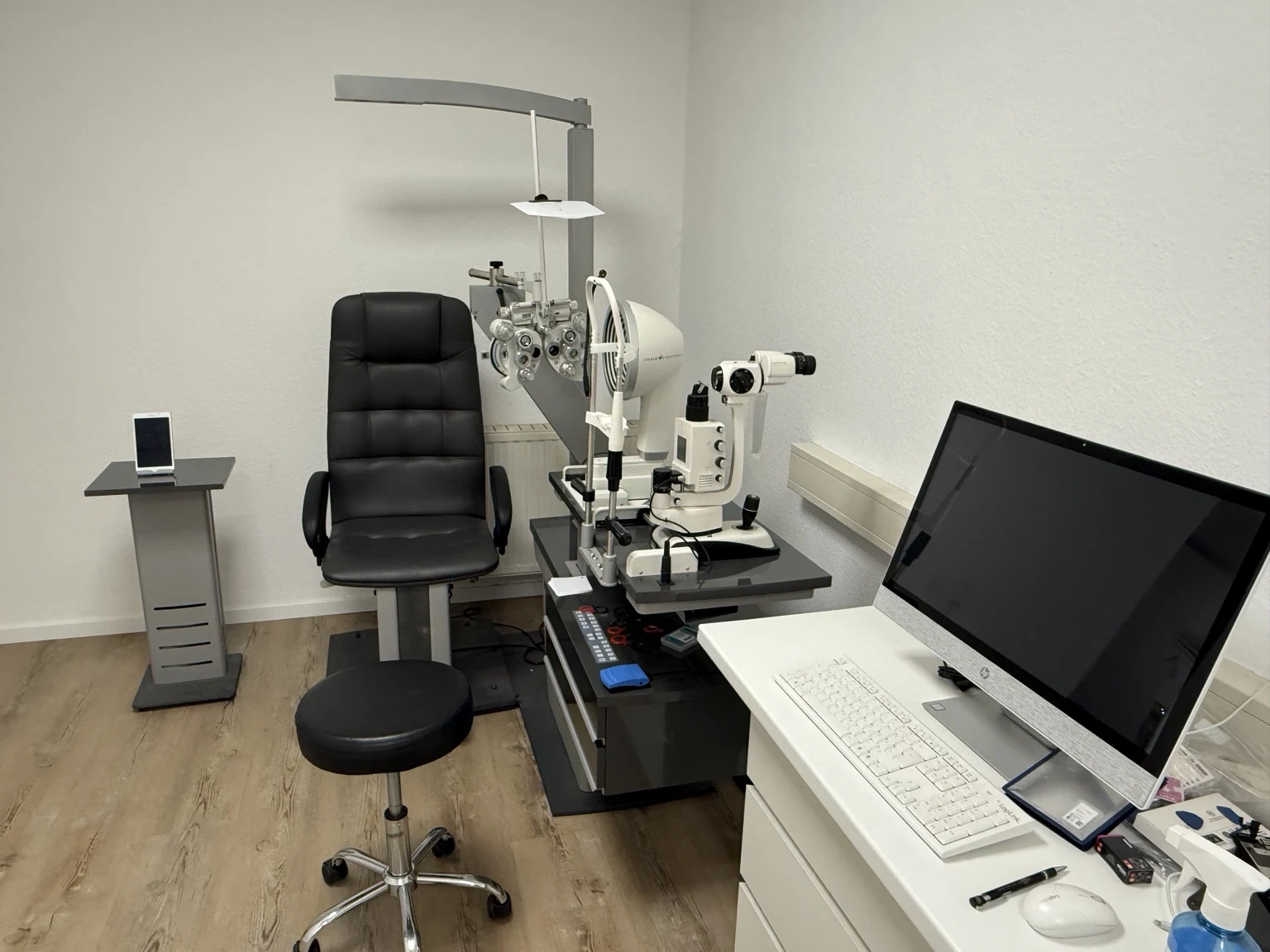 Moderne Augenvermessung mit Phoropter und Messsystemen in Moers